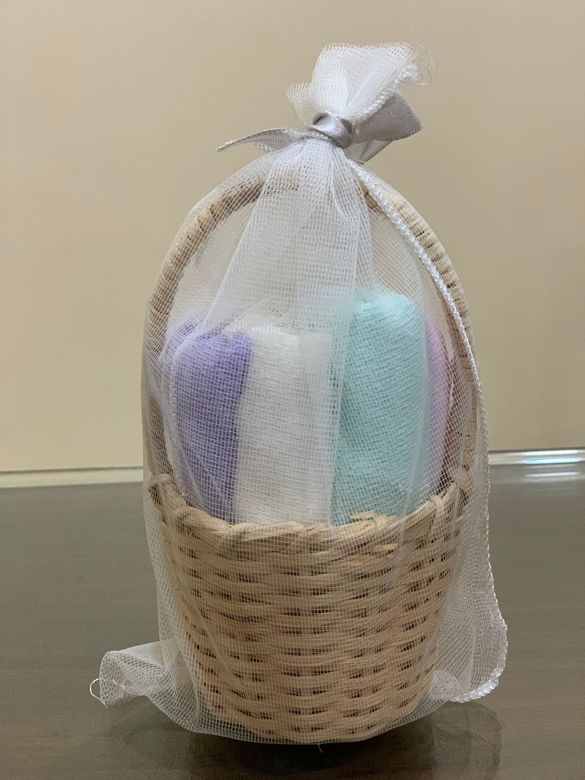 6 Pcs wash cloths with basket