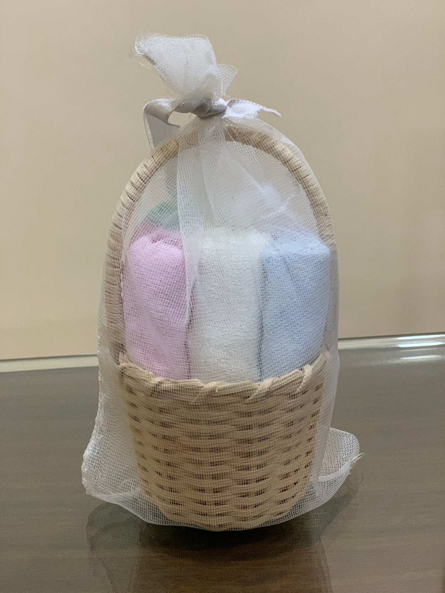 6 Pcs wash cloths with basket