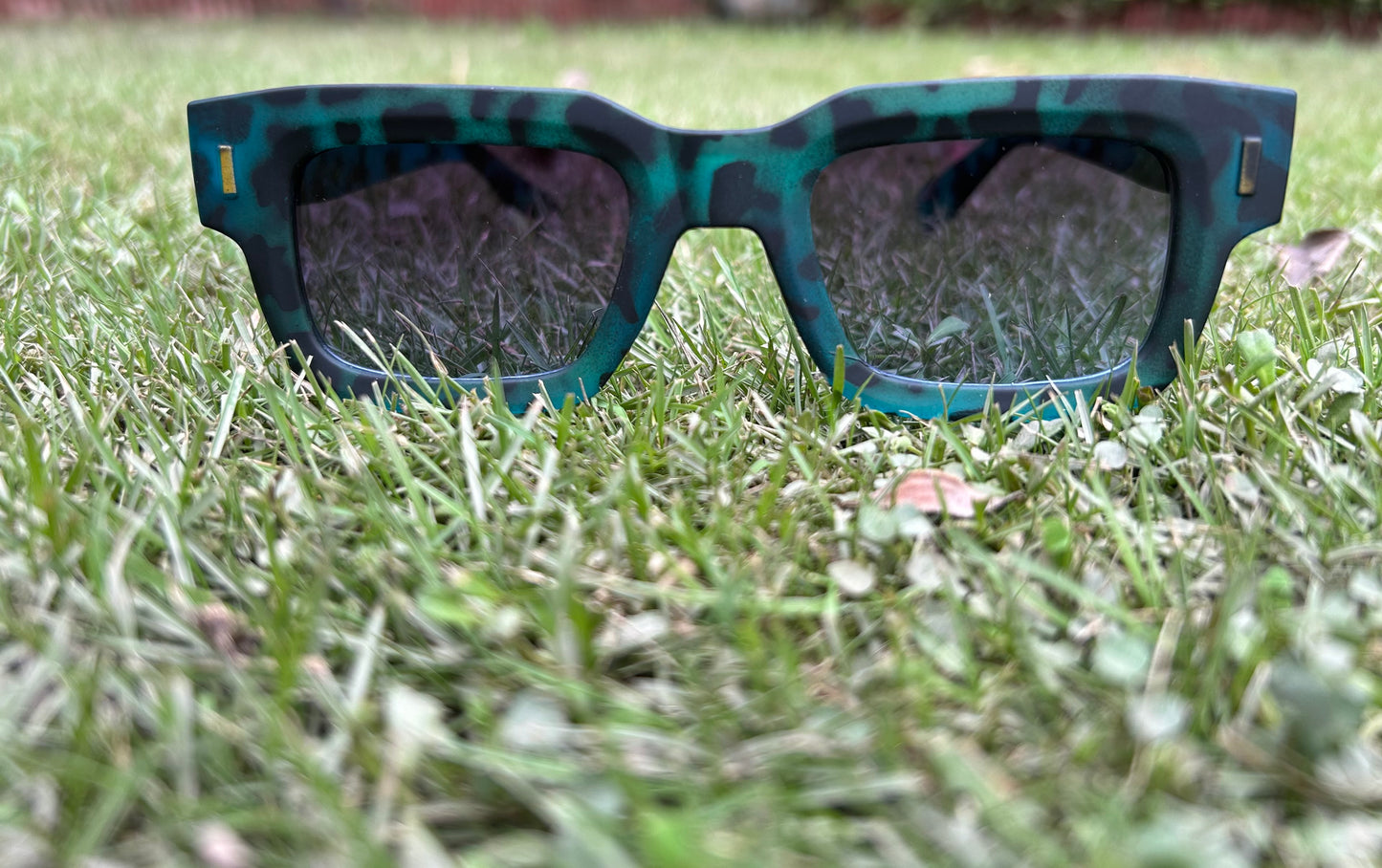 Premium quality trendy frame sunglasses for men & women